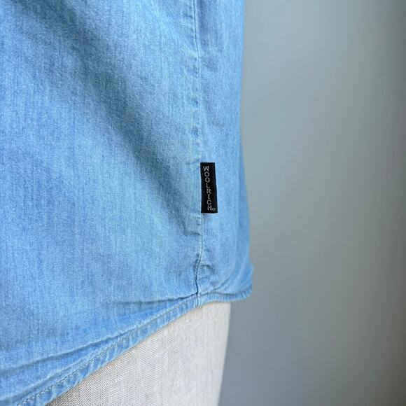 Woolrich Women’s Light Denim Short Sleeve Button Shirt Size L - Picture 3 of 8